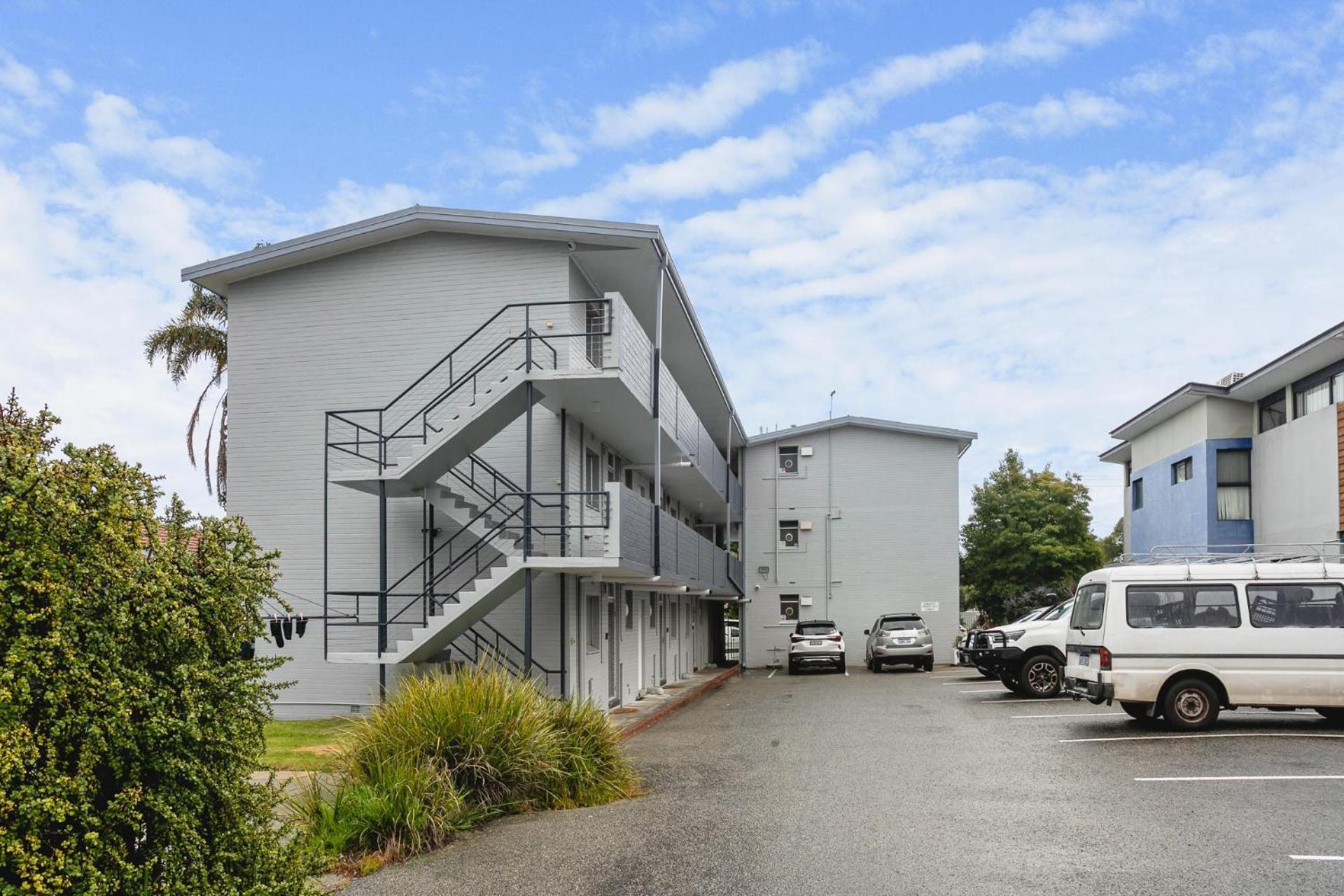 Malibu Apartments - Perth — Photos 1
